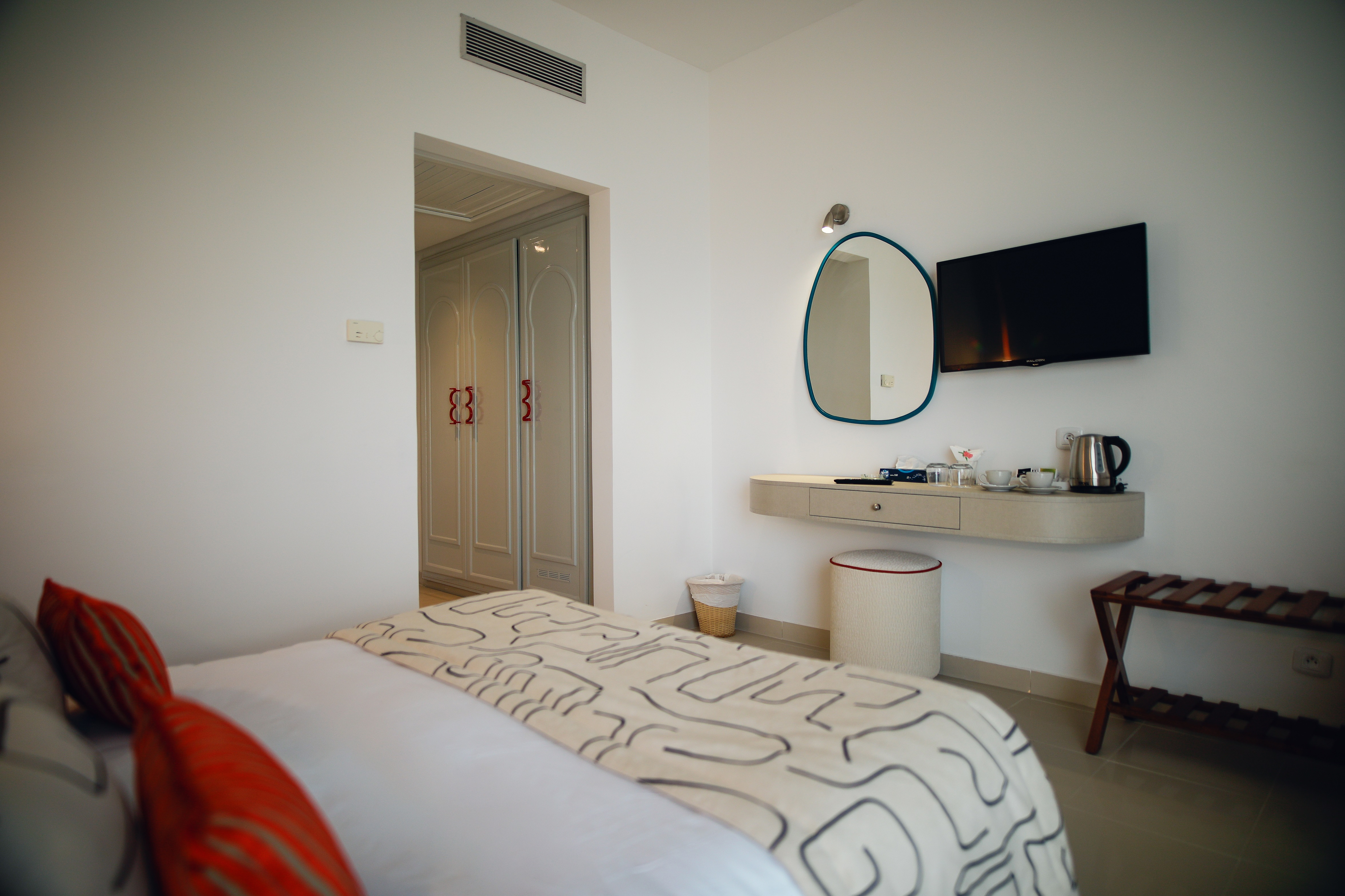 ROOM4